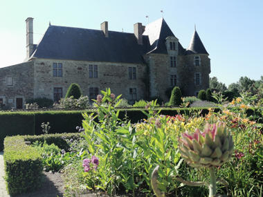 Le logis de La Chabotterie vu des jardins.