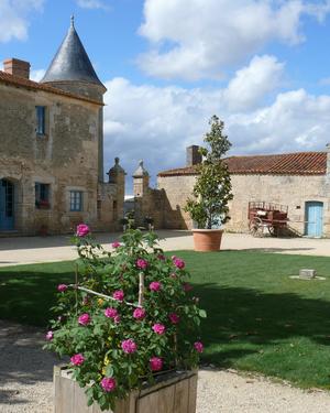 Cour du Château de La Chevallerie