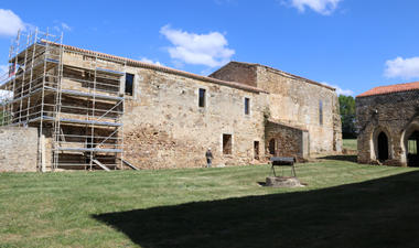 La fondation de l'abbaye de Trizay est estimée à 1137.