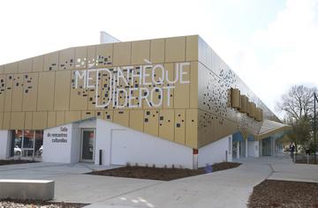 La médiathèque a été construite en 1993.