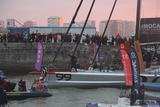 Alex Thomson entre dans le chenal 2