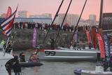 Alex Thomson entre dans le chenal