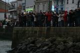 La foule le long du chenal 2