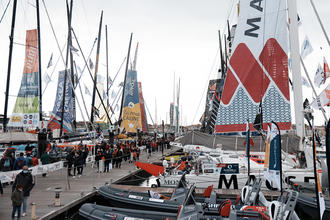 Le public était heureux de retrouver le ponton du Vendée Globe / © CD85