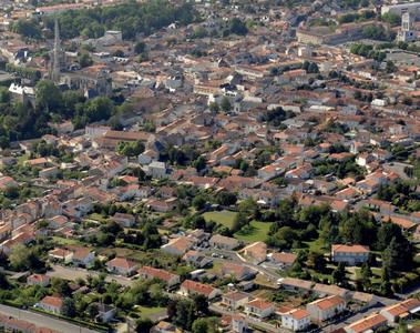 Photo vue aérienne ville vendéenne